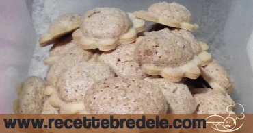 Kleinbrotchen : recette des bredeles à la meringue et aux noix