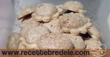 Kleinbrotchen : recette des bredeles à la meringue et aux noix